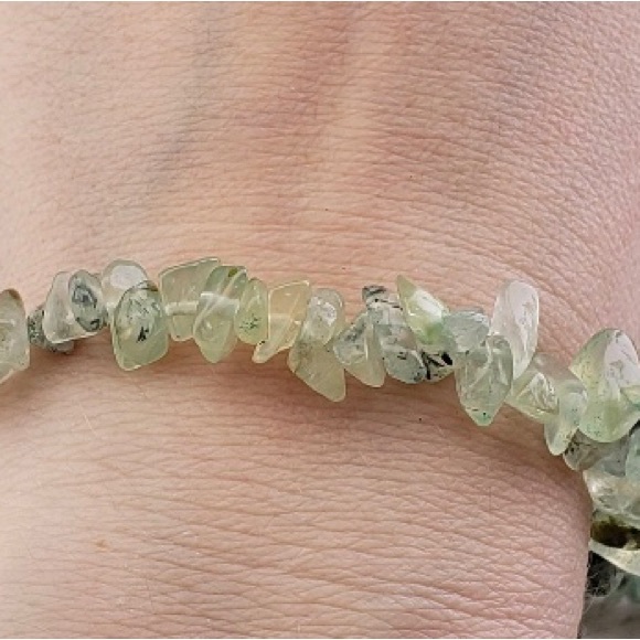 Prehnite Gemstone Chip Stretch Bracelet - Single Bracelet - Picture 2 of 2